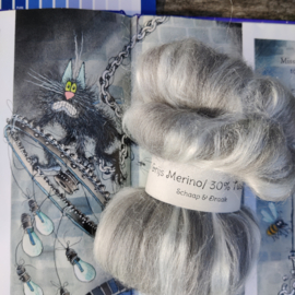 70% Grijze Merino / 30% Tussah Zijde