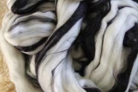 71% Merino / 29% TussahZijde in zwart