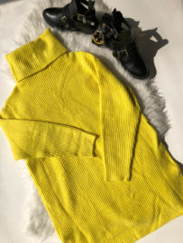 Neon sweater yellow