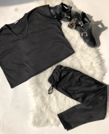 V-neck comfy suit black