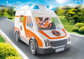 Playmobil 70049 - Ambulance met medisch team