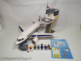 Playmobil 5261 - Passagiers en vrachtvliegtuig met Controletoren, gebruikt & compleet.