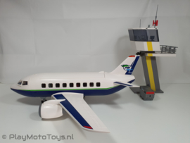 Playmobil 5261 - Passagiers en vrachtvliegtuig met Controletoren, gebruikt & compleet.