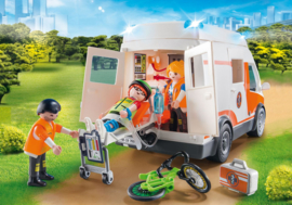 Playmobil 70049 - Ambulance met medisch team