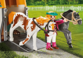 Playmobil 70325 - Paardenbox met paardentrailer Exclusive