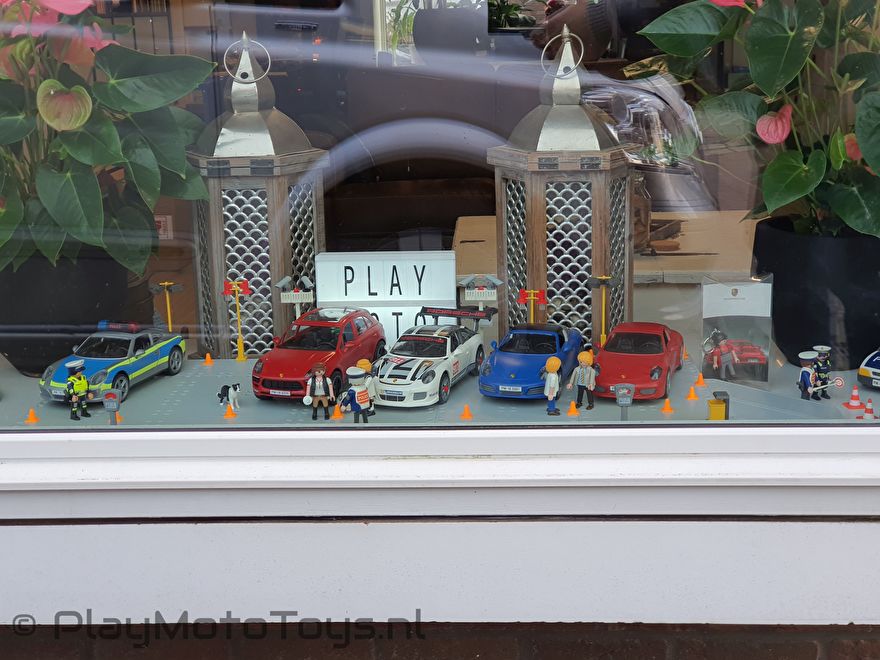 Sinterklaas actie 2019 PlayMoto Toys - Porsche display Front