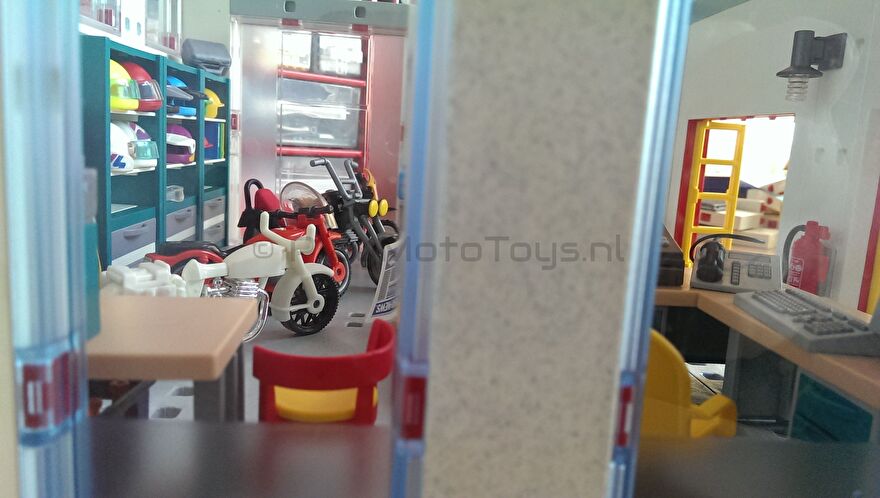 Zijkant - PlayMoto Shop (2013)