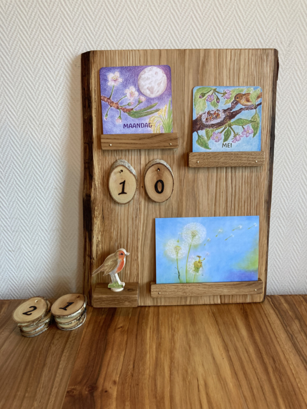 eiken houten kalender met berken cijfers