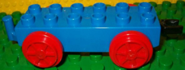 Lego Duplo trein onderstel 2x6, blauw met rode wielen en beweegbare haak