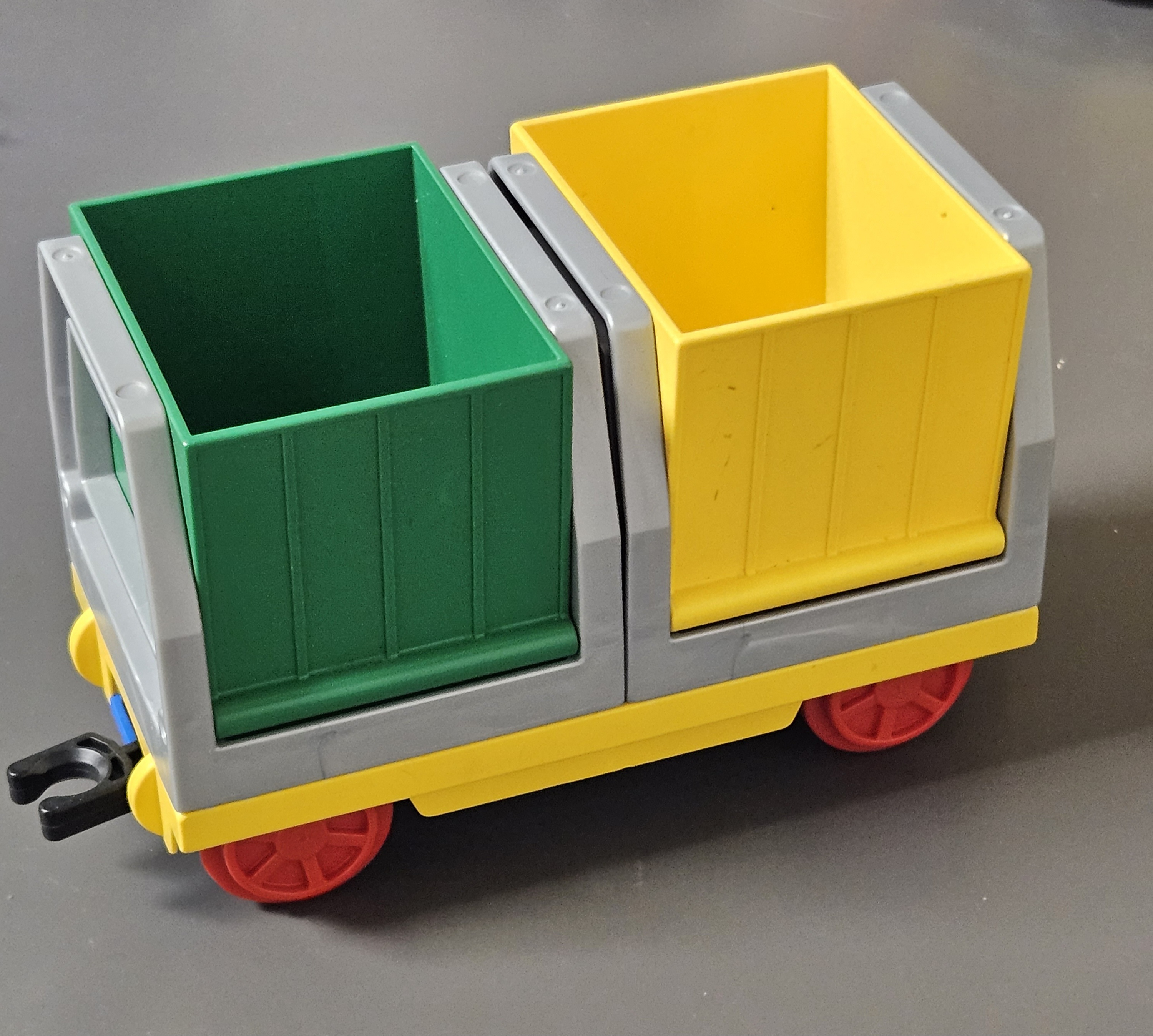 Lego Duplo trein wagongeel met groen en geel containers