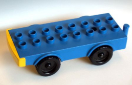 Lego Duplo Truckbasis met vier wielen en 2 x 8 noppen blauw