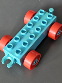 Lego Duplo auto/trein aanhanger 2x6 medium azure  met rode wielen met bouten 11248c02 b-keuze