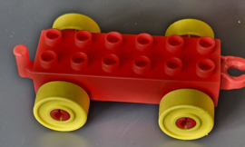 Lego Duplo auto/trein aanhanger 2x6 rood met gele wielen b-keuze