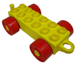 Duplo auto/trein aanhanger 2x6 geel met rode wielen met gesloten haak