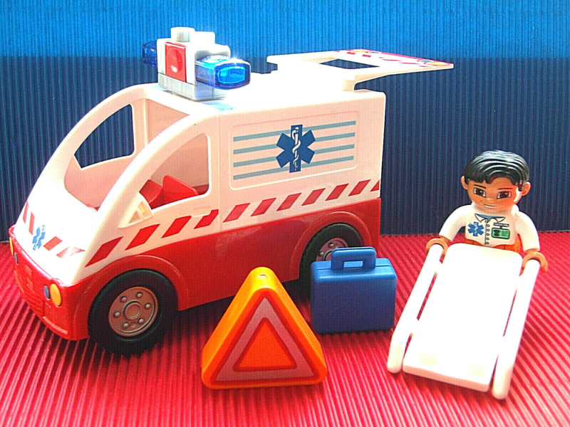 Duplo ziekenhuis ambulance 4979 met doos