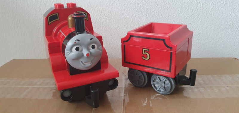 Duplo Thomas de trein - James  met aanhanger B2