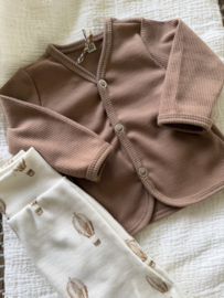 Babyshirtje ribtricot cacao