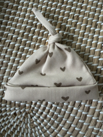 Babybroekje hartjes beige