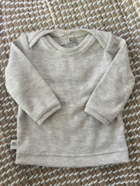 Shirtje envelophals fijne rib zand