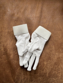 Tweede kansje: Witte handschoenen maat 10 jaar