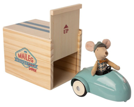 Maileg - Muis in Racewagen met Garage - Blauw