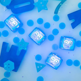 Glo Pals - Light Up Cubes - Character - Blair