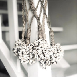 Decoratieve hanger - The Door Shell Cowrie Tassel - Naturel