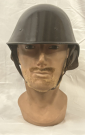 M27/M28 helm gemaakt voor het KNIL