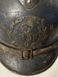 Casque Francais Adrian 1915 du Service de Santé