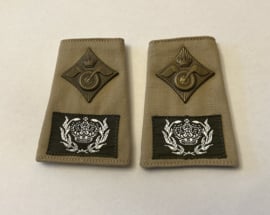 Schuifpassanten KL in Ned-Indië  Sergeant Majoor