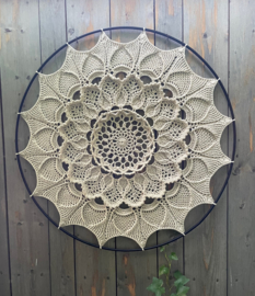 MANDALA-DROMENVANGER-GEHAAKT-100 CM - HANDMADE-KANT EN KLAAR!