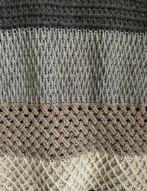 HAAKPAKKET PLAID RUSTIC RELIEF.
