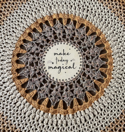 MANDALA/DROMENVANGER-MET TEKST 'MAKE TODAY MAGICAL'-80 CM- KANT & KLAAR!