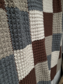 HAAKPAKKET PLAID 'NOSTALGISCHE LAPPENDEKEN'.