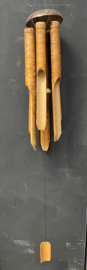 Windgong van hout handgemaakt met rustig geluid 60x17x17 cm