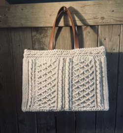 *HAAKPAKKET TAS IRISH VILT OF JUTE.