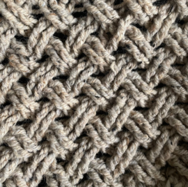 HAAKPAKKET PLAID RUSTIC RELIEF.