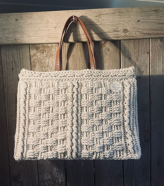 *HAAKPAKKET TAS IRISH VILT OF JUTE.