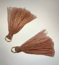 TASSELS MET METALEN RINGETJE.