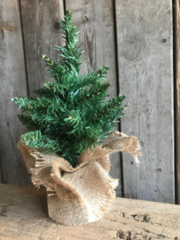 KERSTBOOM IN JUTE ZAK 32,5 CM.