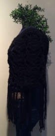 KORTE PONCHO MET FRANJES ZWART.