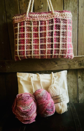 *HAAKPAKKET TAS PINK PUFF BLOCK MC 76