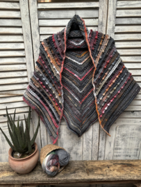 MAART '25 BOX 2 - LINES & DOTS SHAWL