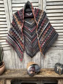 MAART '25 BOX 2 - LINES & DOTS SHAWL