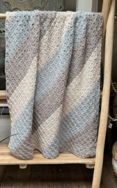 PLAID CORNER TO CORNER.
