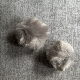 IMITATIE BONT POMPONS ( 2 STUKS) MEERDERE KLEUREN