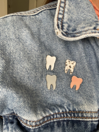 Broche magneet coral tooth