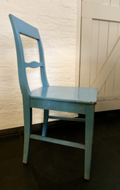 Eenvoudige houten stoel Zweeds blauw