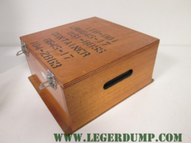 Kist van hout 27 cm breed, 15 cm hoog, 28 cm lang