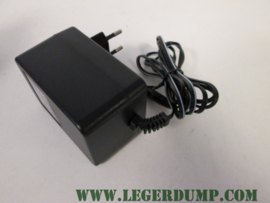 Stroom adapter input 220V-240V, 50/60HZ, 0,1A, output 9 Volt